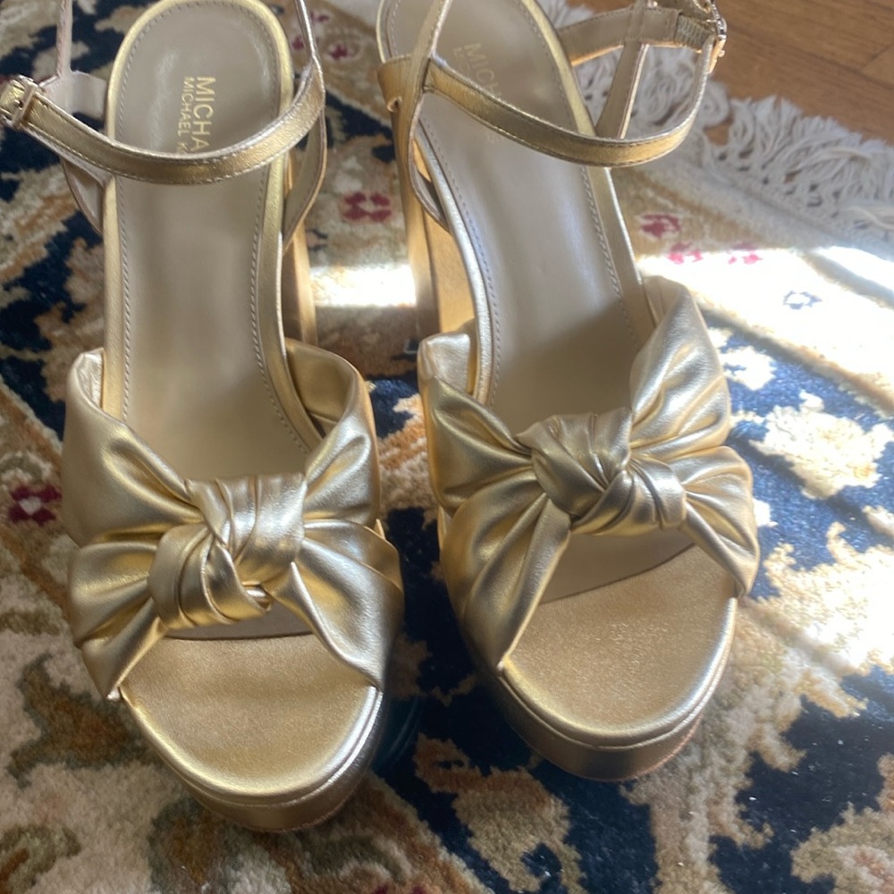 Michael Kors platform women shoes 7.5. Like new